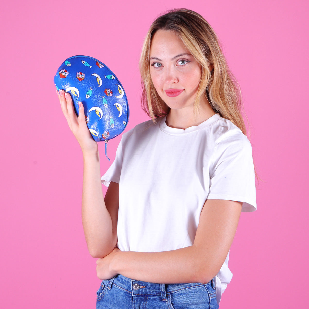 Bunte Biggdesign Owl And City Kosmetiktasche aus PU-Leder, 18 x 9 cm, mit einzigartigem Design von Bahar Karabenli.