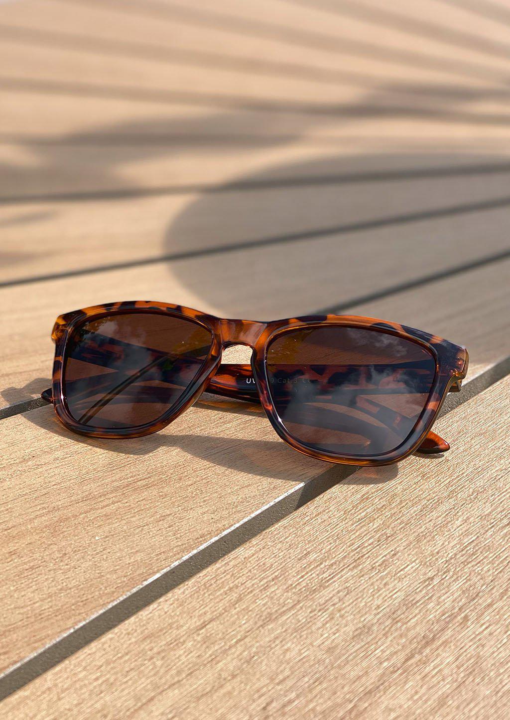 MOOD Wayfarer V1 - Foxy sunglasses featuring stylish tortoise shell design and brown polarized lenses.