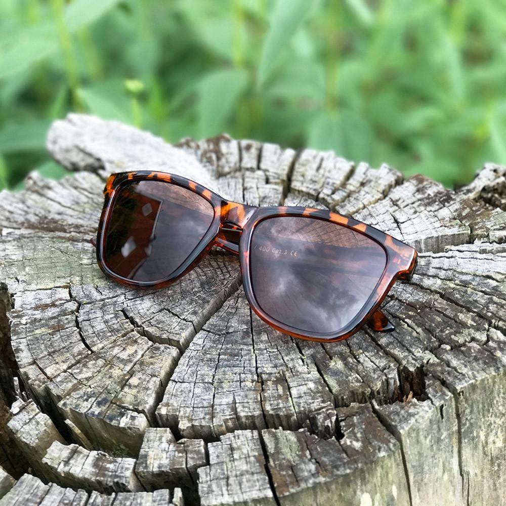 MOOD Wayfarer V1 - Foxy sunglasses featuring stylish tortoise shell design and brown polarized lenses.