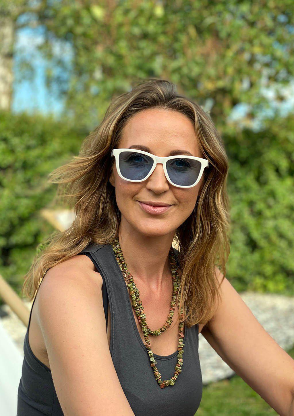 MOOD Wayfarer V2 - Husky sunglasses featuring a solid white frame and blue polarized lenses, perfect for stylish sun protection.