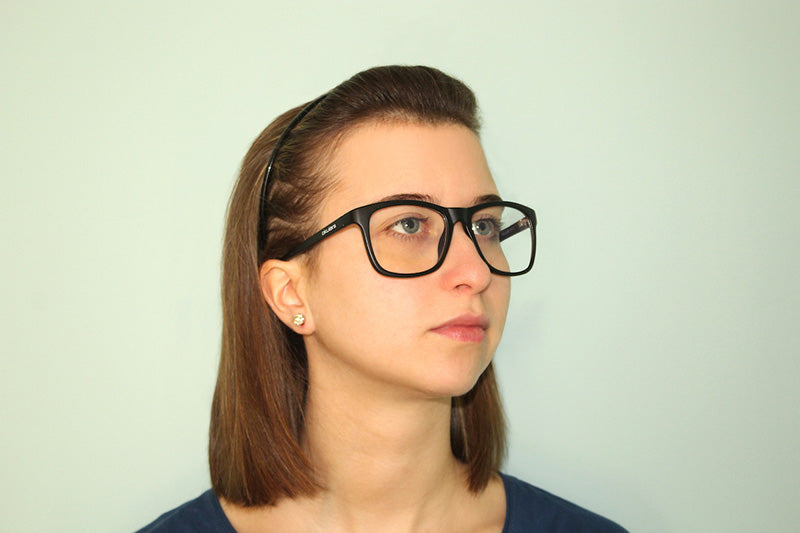 Okulars Eco Nordic Luce Blu - Black glasses with a sleek design, made from recycled materials, displayed with a microfiber case.