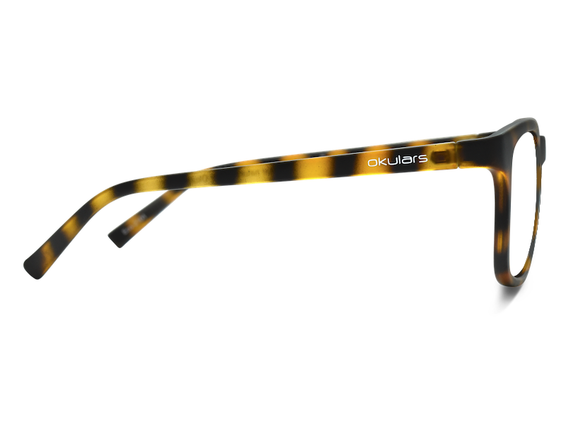 Okulars Eco Nordic Luce Blu - Sand glasses with a matte finish, displayed with a velvet case and cleaning cloth.