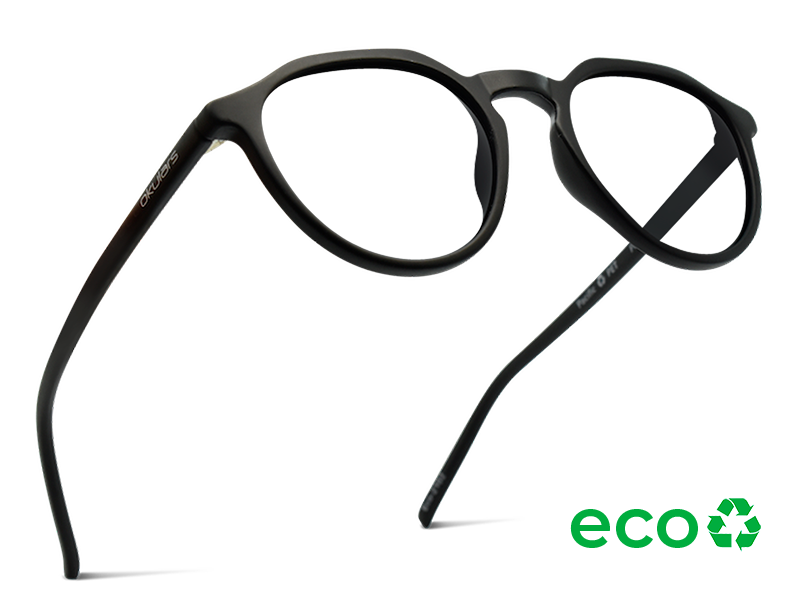 Okulars Eco Pacific Luce Blu in black, made from 100% recycled materials, displayed with a soft-touch matte finish and microfiber case.