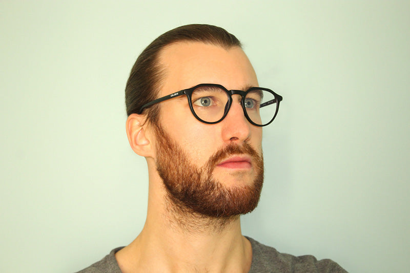 Okulars Eco Pacific Luce Blu in black, made from 100% recycled materials, displayed with a soft-touch matte finish and microfiber case.