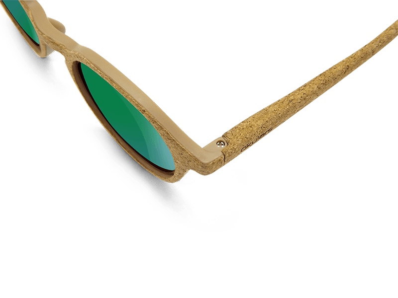 Okulars® Oak Breeze - Verde sunglasses featuring a natural cork frame and green mirrored polarized lenses.