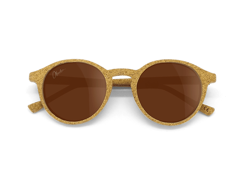 Okulars® Oak Sunset sunglasses in Marrone with natural cork frame and polarized lenses, displayed elegantly.