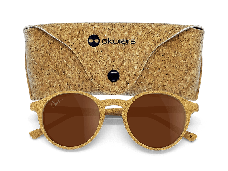 Okulars® Oak Sunset sunglasses in Marrone with natural cork frame and polarized lenses, displayed elegantly.