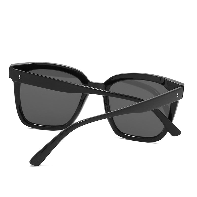 S2087 Classic Square Retro Vintage Flat Top Fashion Sunglasses with a stylish design and UV protection.