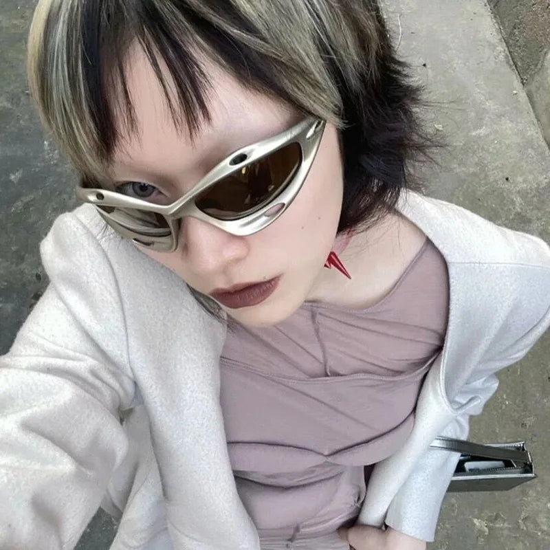 Stylish Wasps Sunglasses by ZHUJI featuring an oval design, UV400 lenses, and a durable polycarbonate frame, perfect for women.