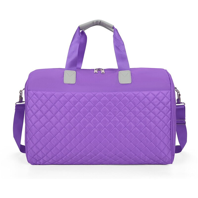 Foldable Shoulder Travel Bag for women, featuring a stylish diamond lattice pattern and spacious design, perfect for travel and daily use.