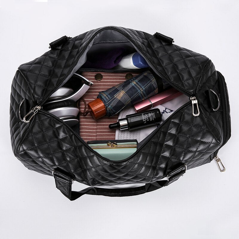 PU Leather Men's Fitness Travel Bag in black, featuring a large capacity and soft handle, ideal for travel and fitness.