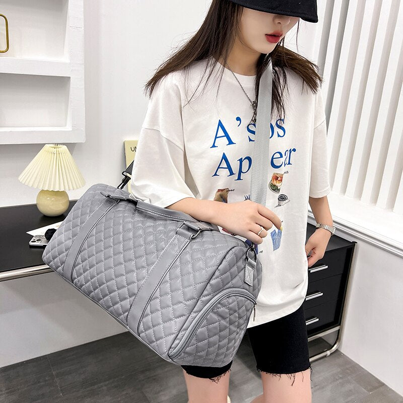 PU Leather Men's Fitness Travel Bag in black, featuring a large capacity and soft handle, ideal for travel and fitness.