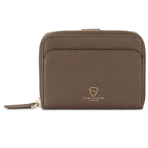 BELGRAVIA Zipper Wallet made of premium Italian leather with RFID protection, featuring a magnetic clasp and multiple card slots.