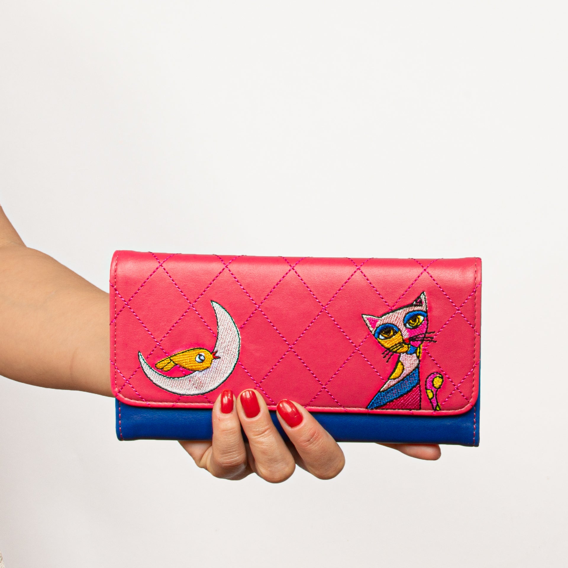 Biggdesign Owl and City Damen Geldbörse aus PU-Leder mit Katzen-Stickerei, 11 Kartenfächer und Magnetverschluss in Rosa und Blau.