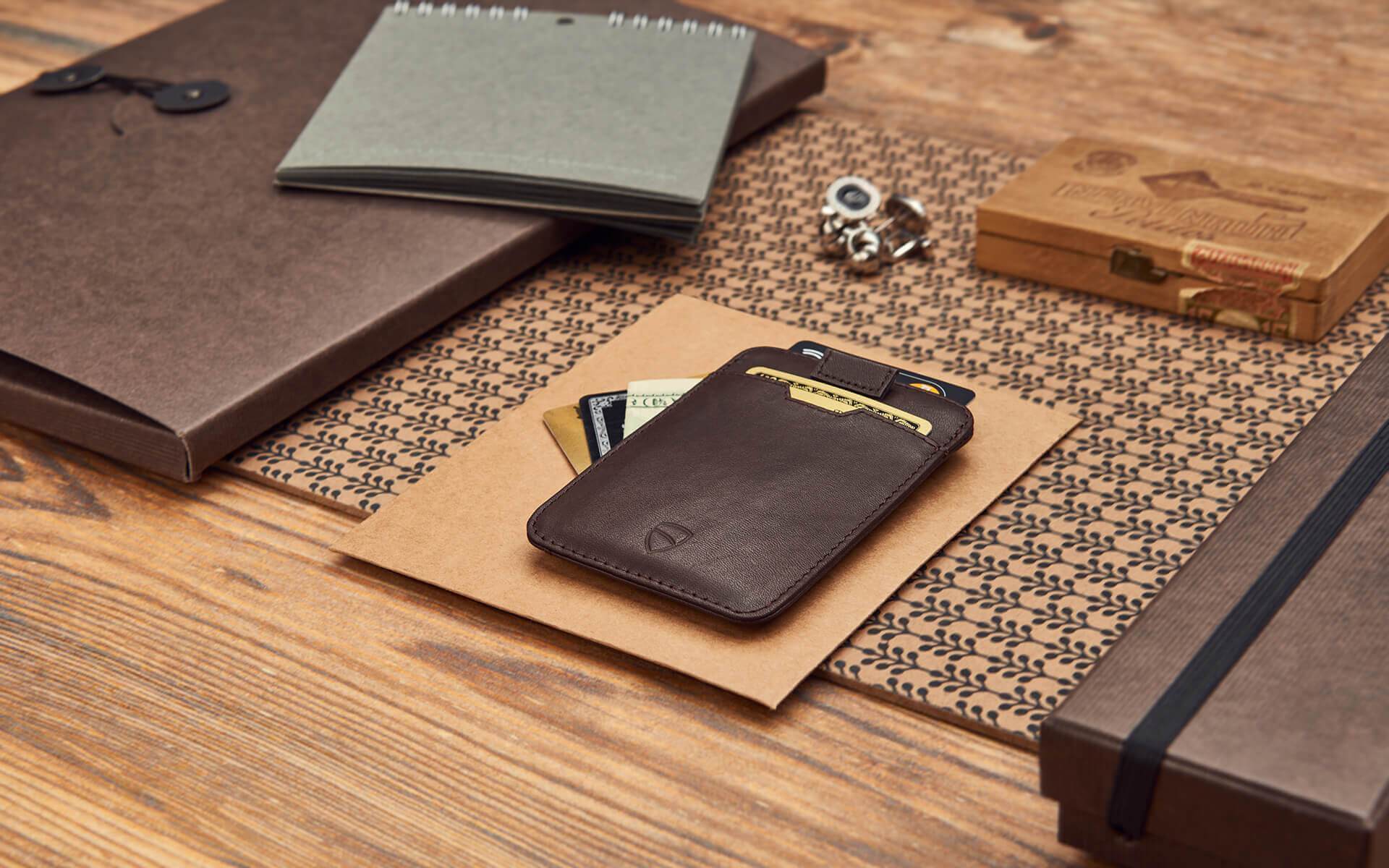 CHELSEA Card Holder made of luxurious Italian leather, featuring multiple pockets for cards and RFID protection.