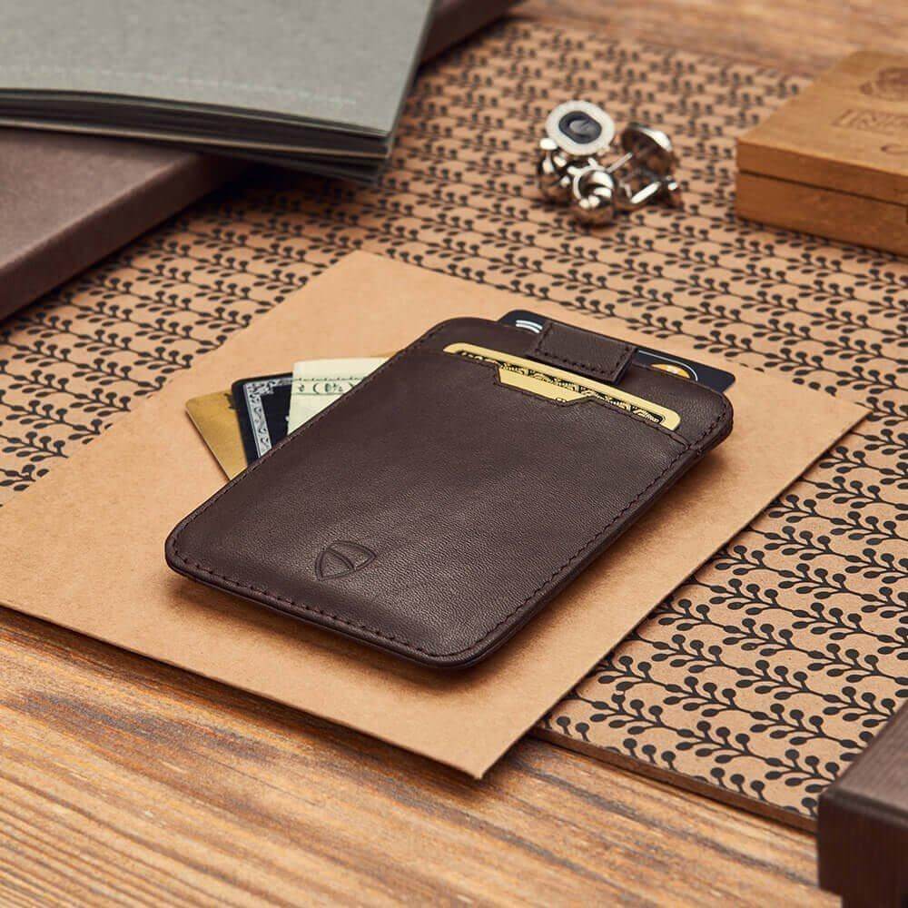 CHELSEA Card Holder made of luxurious Italian leather, featuring multiple pockets for cards and RFID protection.
