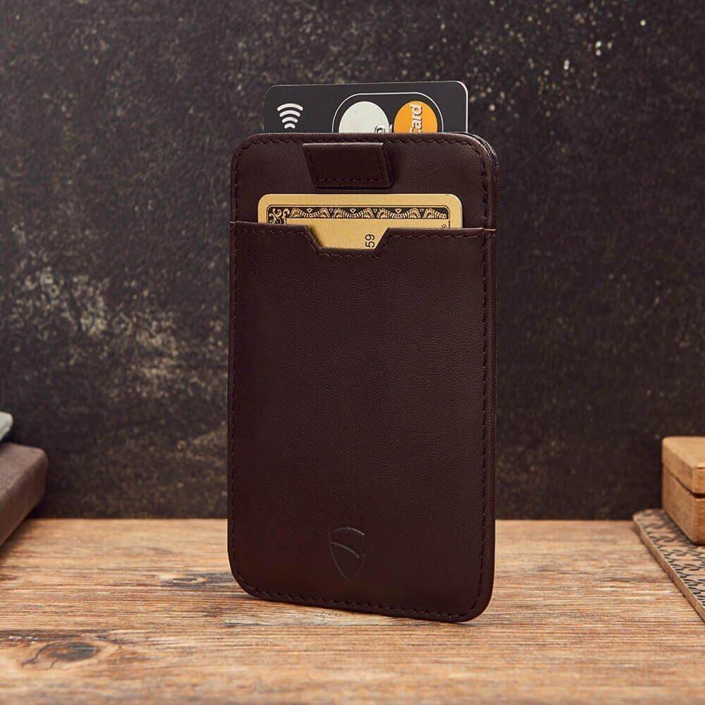 CHELSEA Card Holder made of luxurious Italian leather, featuring multiple pockets for cards and RFID protection.