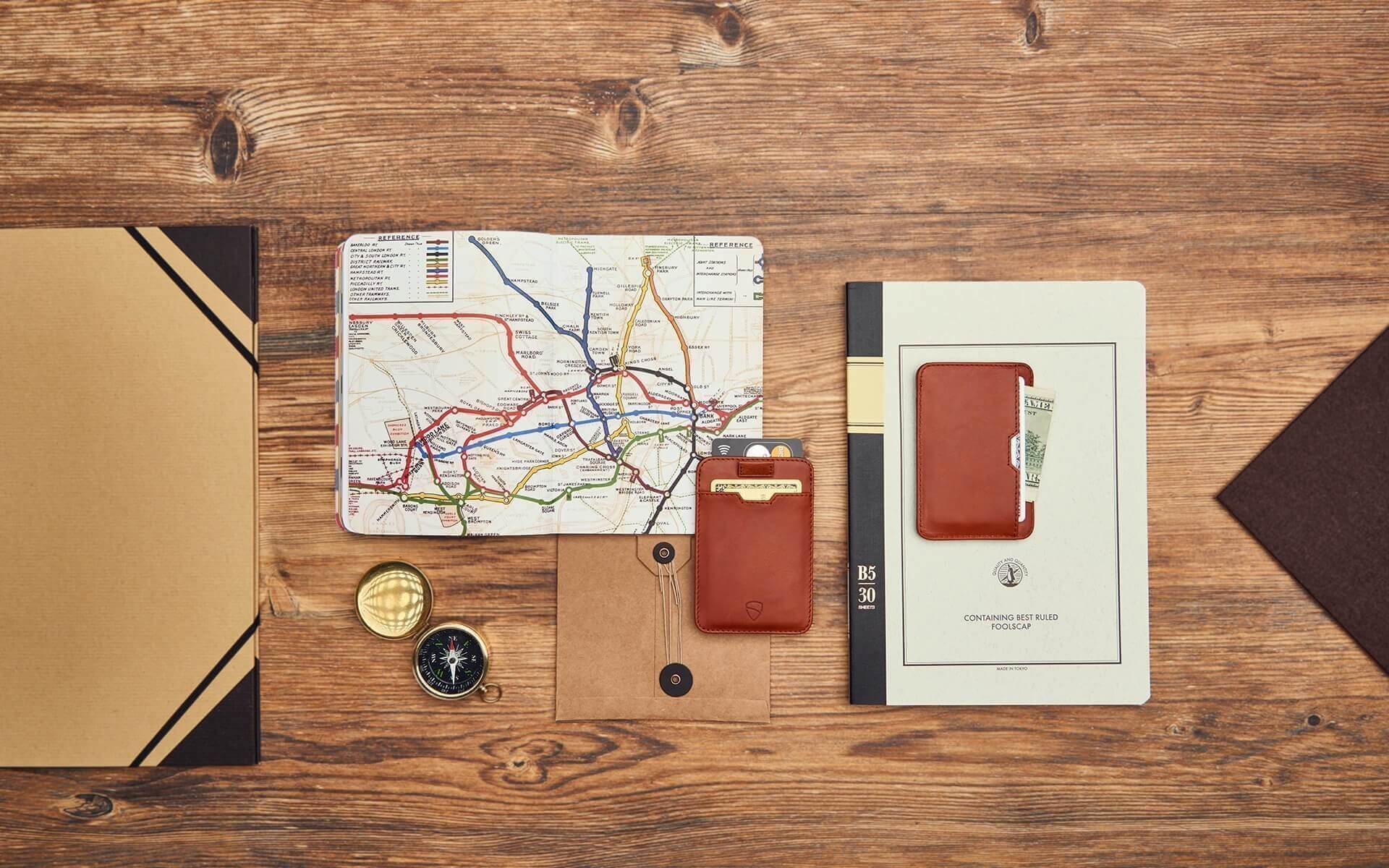 CHELSEA Card Holder made of luxurious Italian leather, featuring multiple pockets for cards and RFID protection.