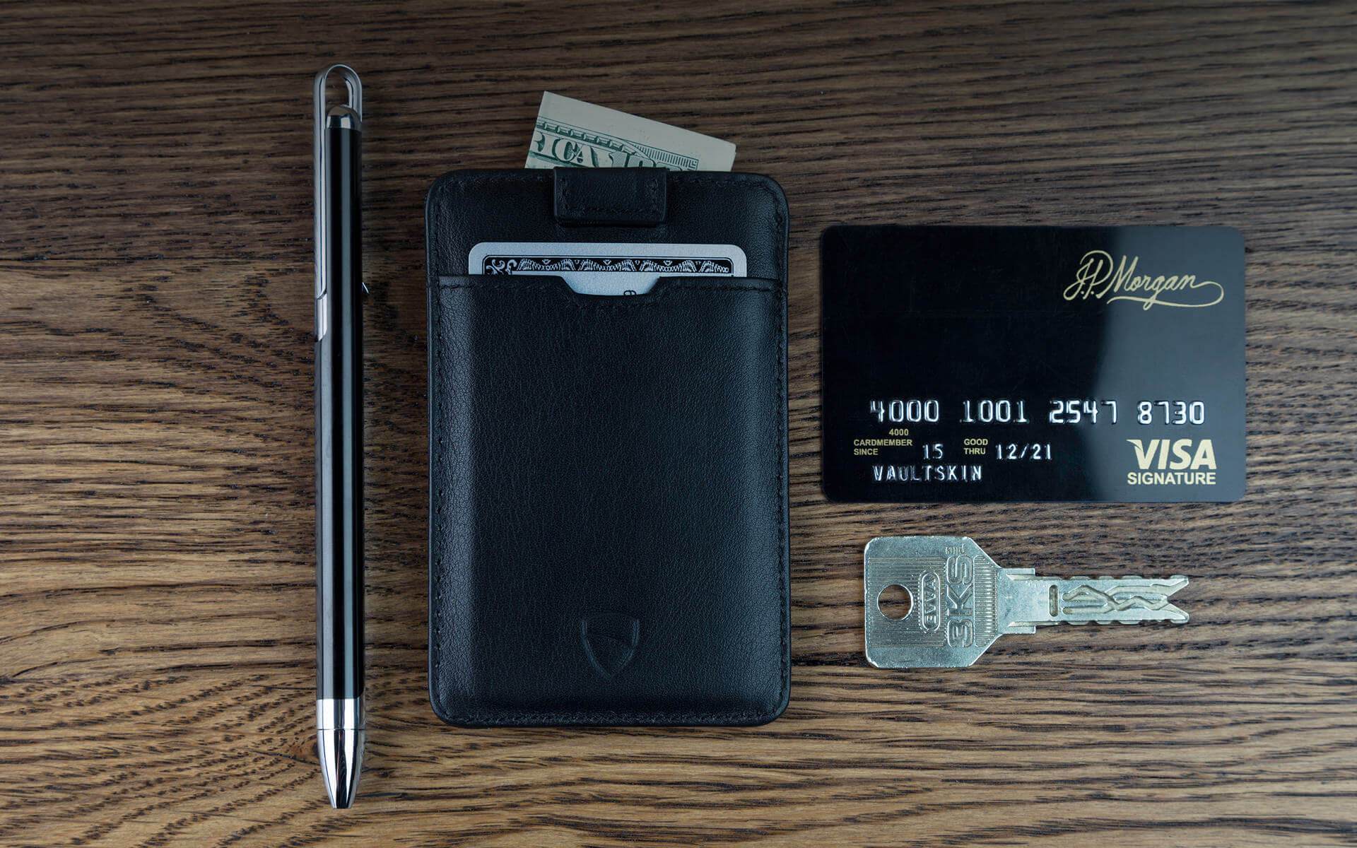 CHELSEA Card Holder made of luxurious Italian leather, featuring multiple pockets for cards and RFID protection.