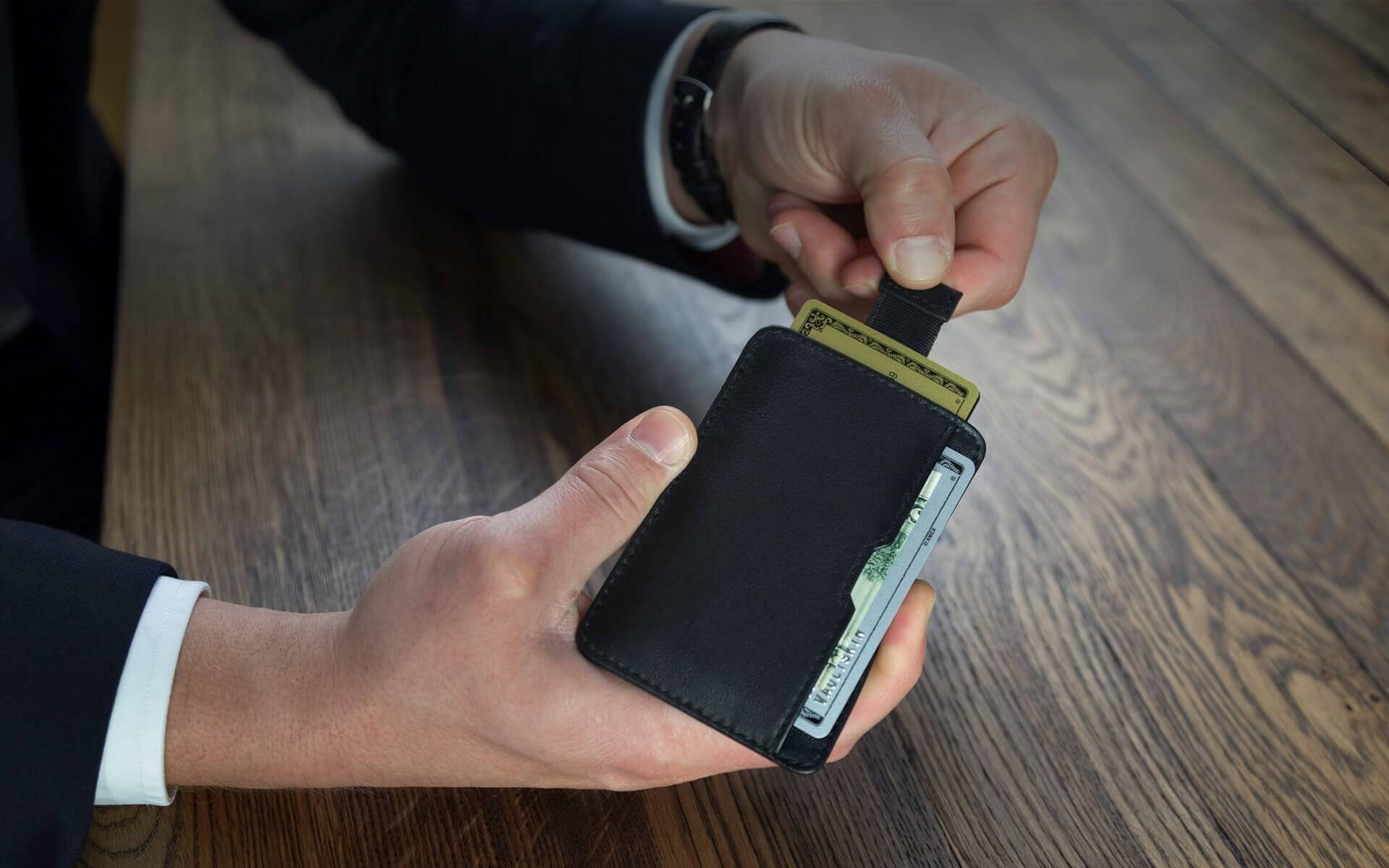 CHELSEA Card Holder made of luxurious Italian leather, featuring multiple pockets for cards and RFID protection.