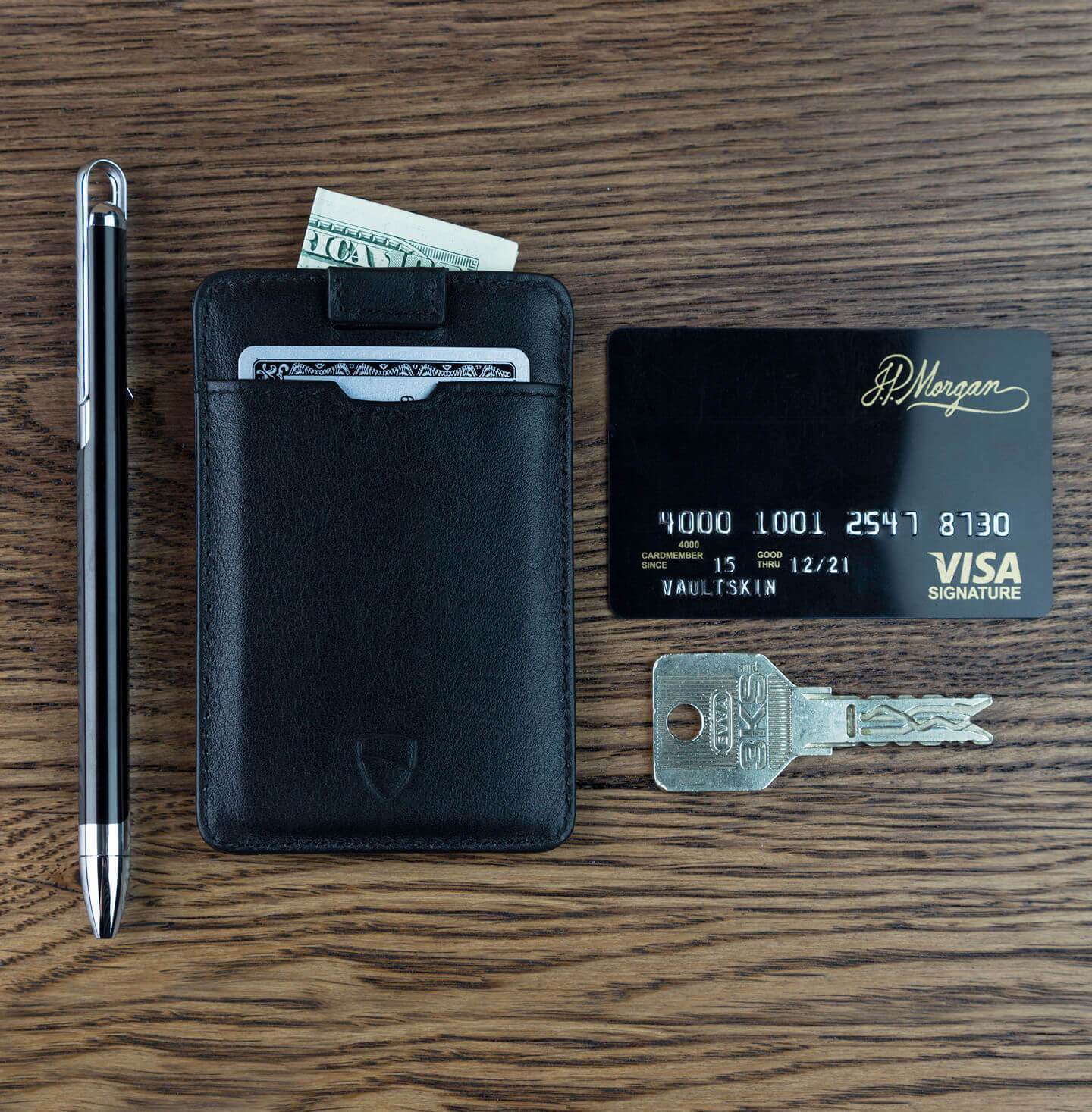 CHELSEA Card Holder made of luxurious Italian leather, featuring multiple pockets for cards and RFID protection.