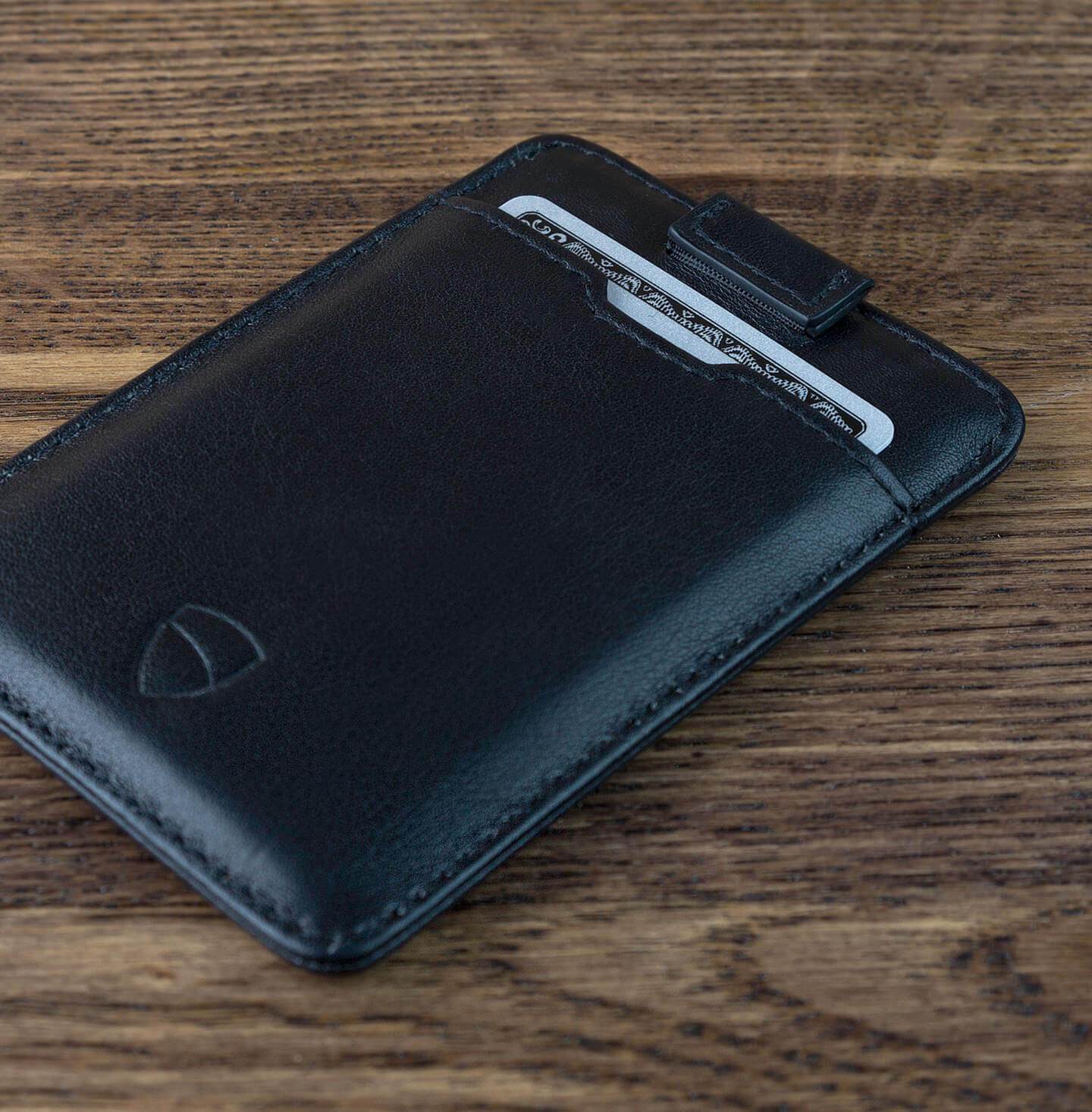 CHELSEA Card Holder made of luxurious Italian leather, featuring multiple pockets for cards and RFID protection.