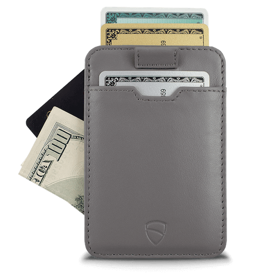 CHELSEA Card Holder made of luxurious Italian leather, featuring multiple pockets for cards and RFID protection.