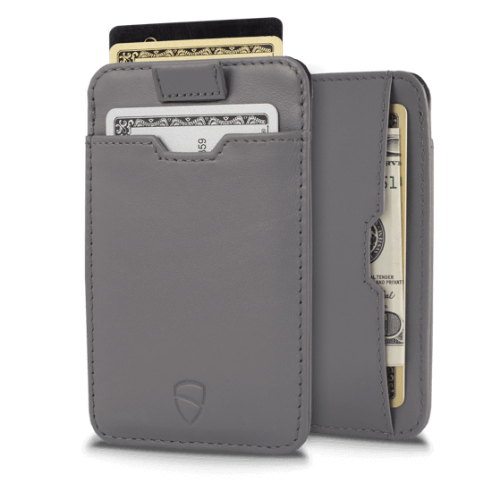 CHELSEA Card Holder made of luxurious Italian leather, featuring multiple pockets for cards and RFID protection.