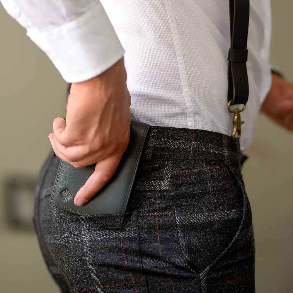 Elegante Geldbörse Firenze Trifold aus hochwertigem Echtleder mit RFID-Schutz und praktischen Fächern.