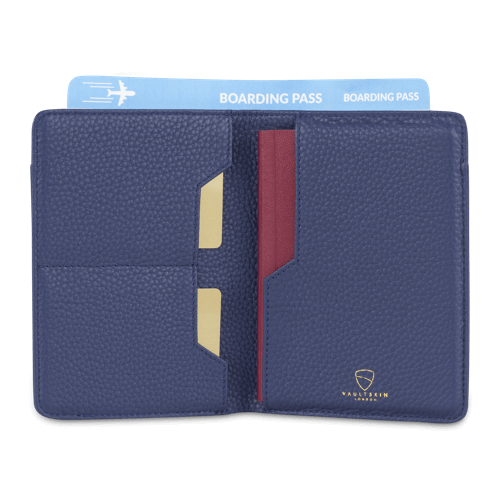 KENSINGTON Passport Wallet made of premium Italian leather, featuring RFID protection and multiple compartments for travel essentials.
