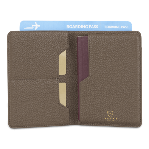 KENSINGTON Passport Wallet made of premium Italian leather, featuring RFID protection and multiple compartments for travel essentials.