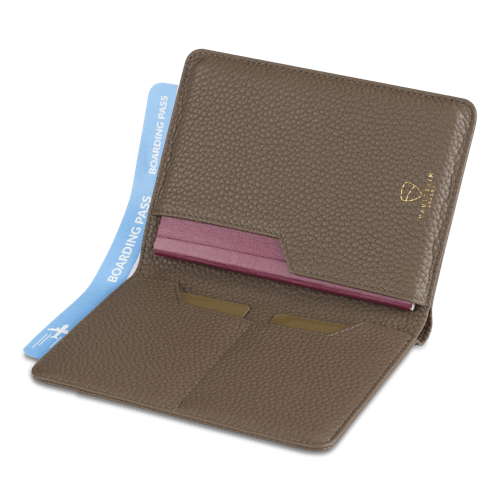KENSINGTON Passport Wallet made of premium Italian leather, featuring RFID protection and multiple compartments for travel essentials.