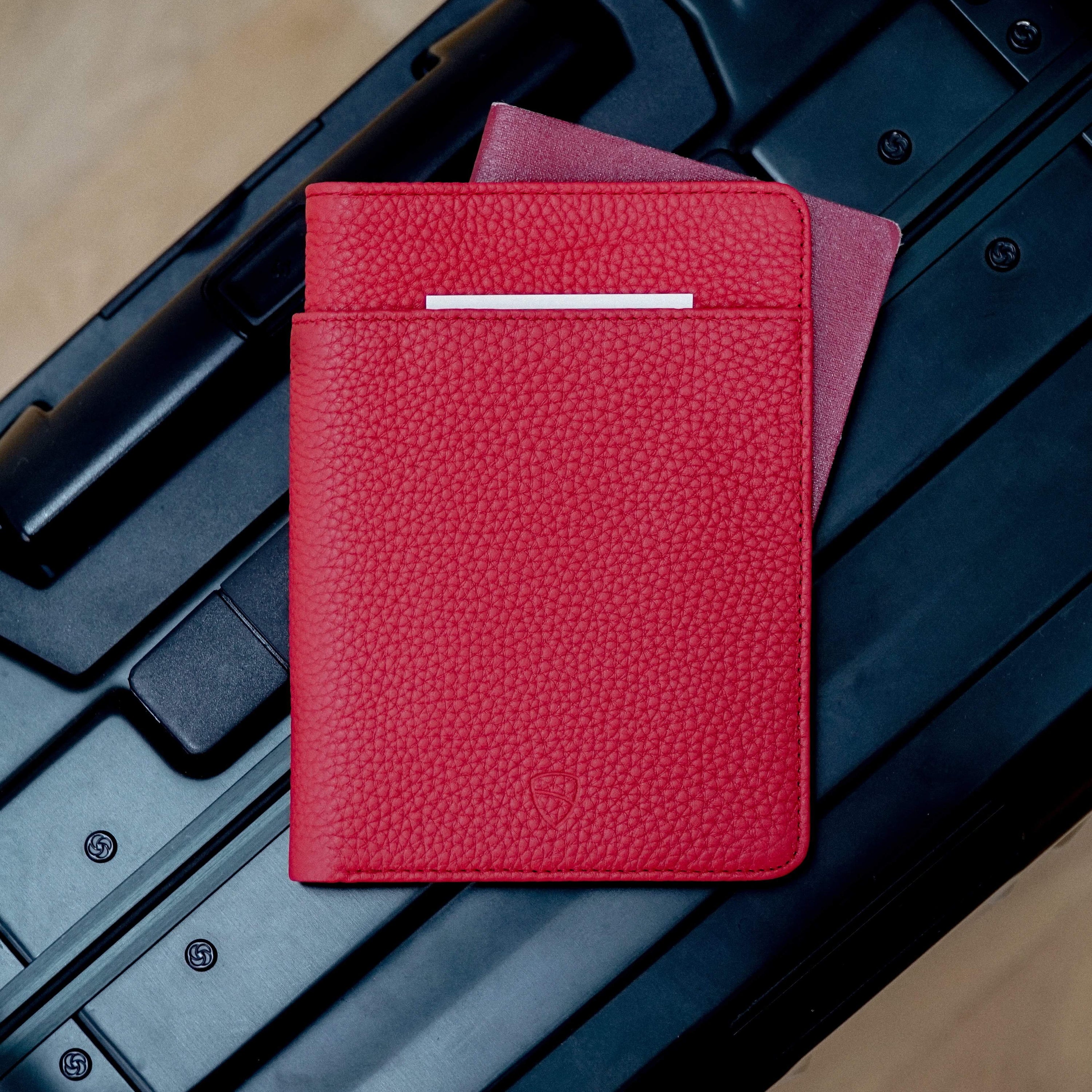 KENSINGTON Passport Wallet made of premium Italian leather, featuring RFID protection and multiple compartments for travel essentials.