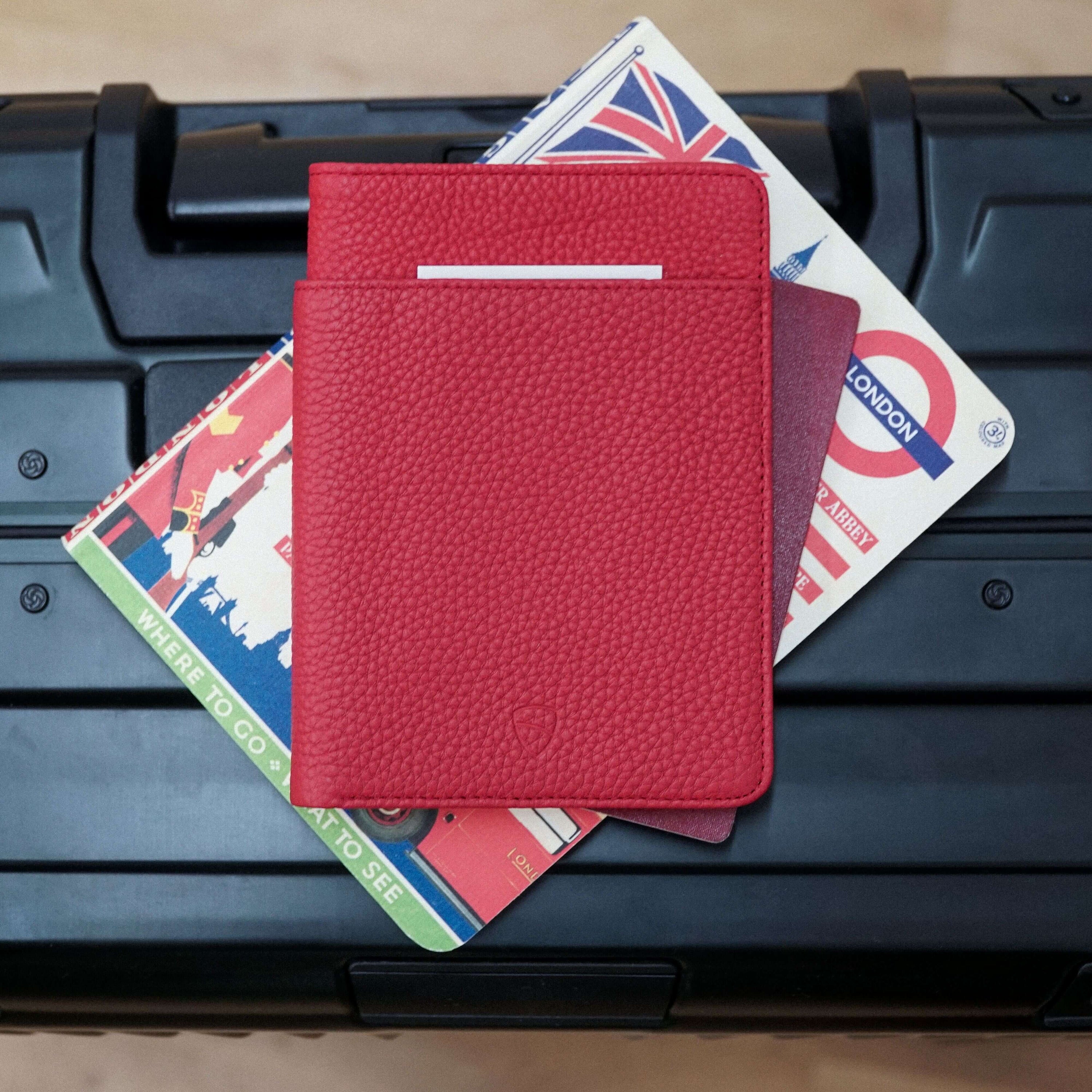 KENSINGTON Passport Wallet made of premium Italian leather, featuring RFID protection and multiple compartments for travel essentials.