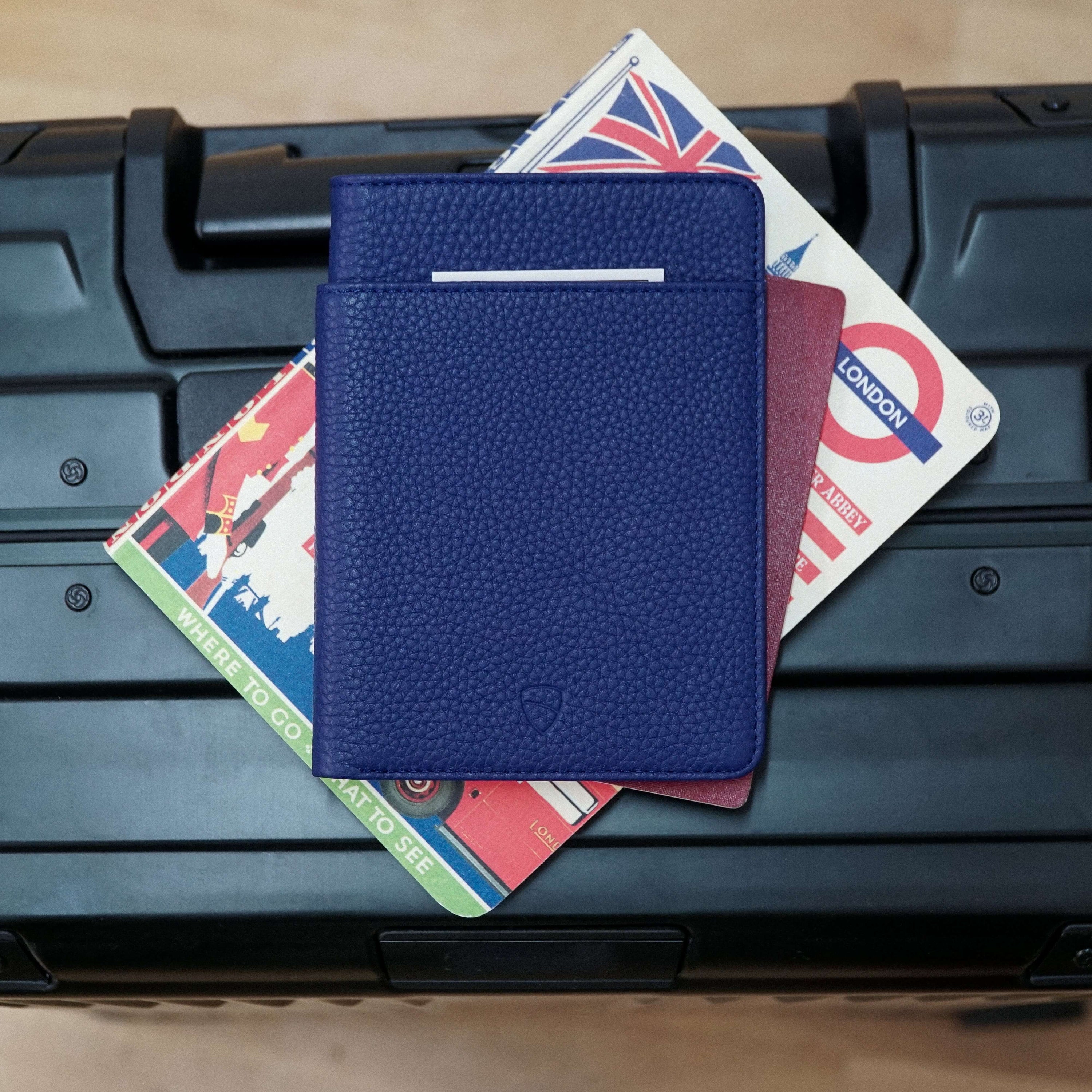 KENSINGTON Passport Wallet made of premium Italian leather, featuring RFID protection and multiple compartments for travel essentials.