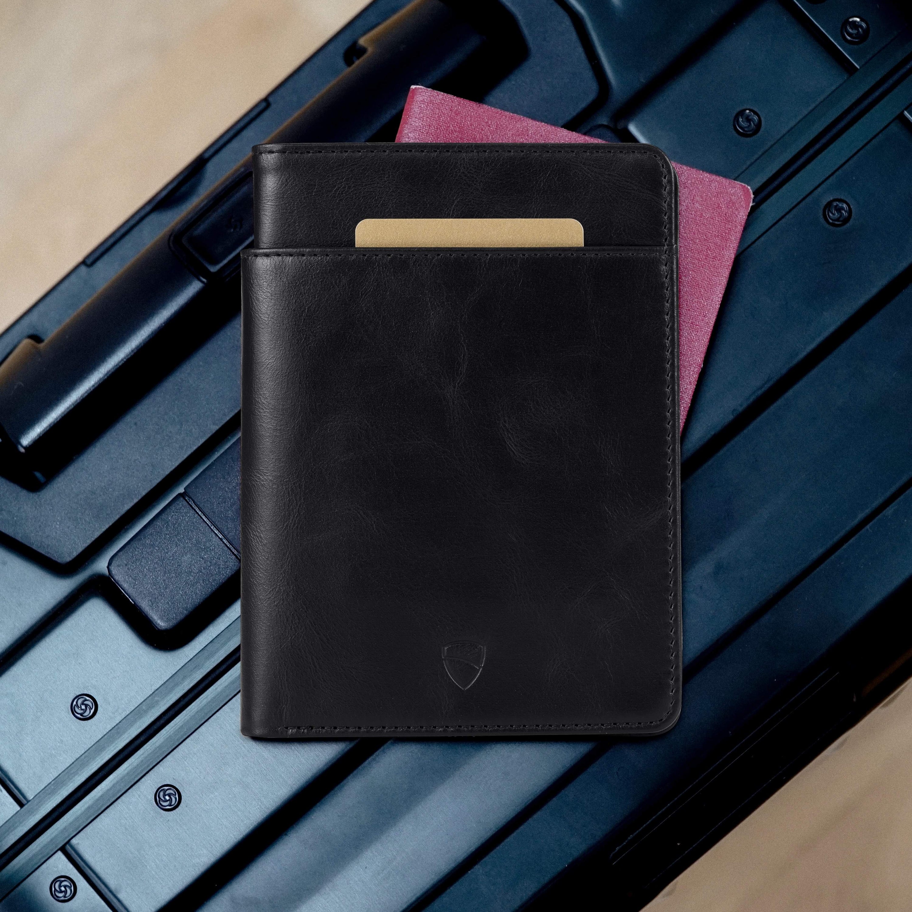 KENSINGTON Passport Wallet made of premium Italian leather, featuring RFID protection and multiple compartments for travel essentials.
