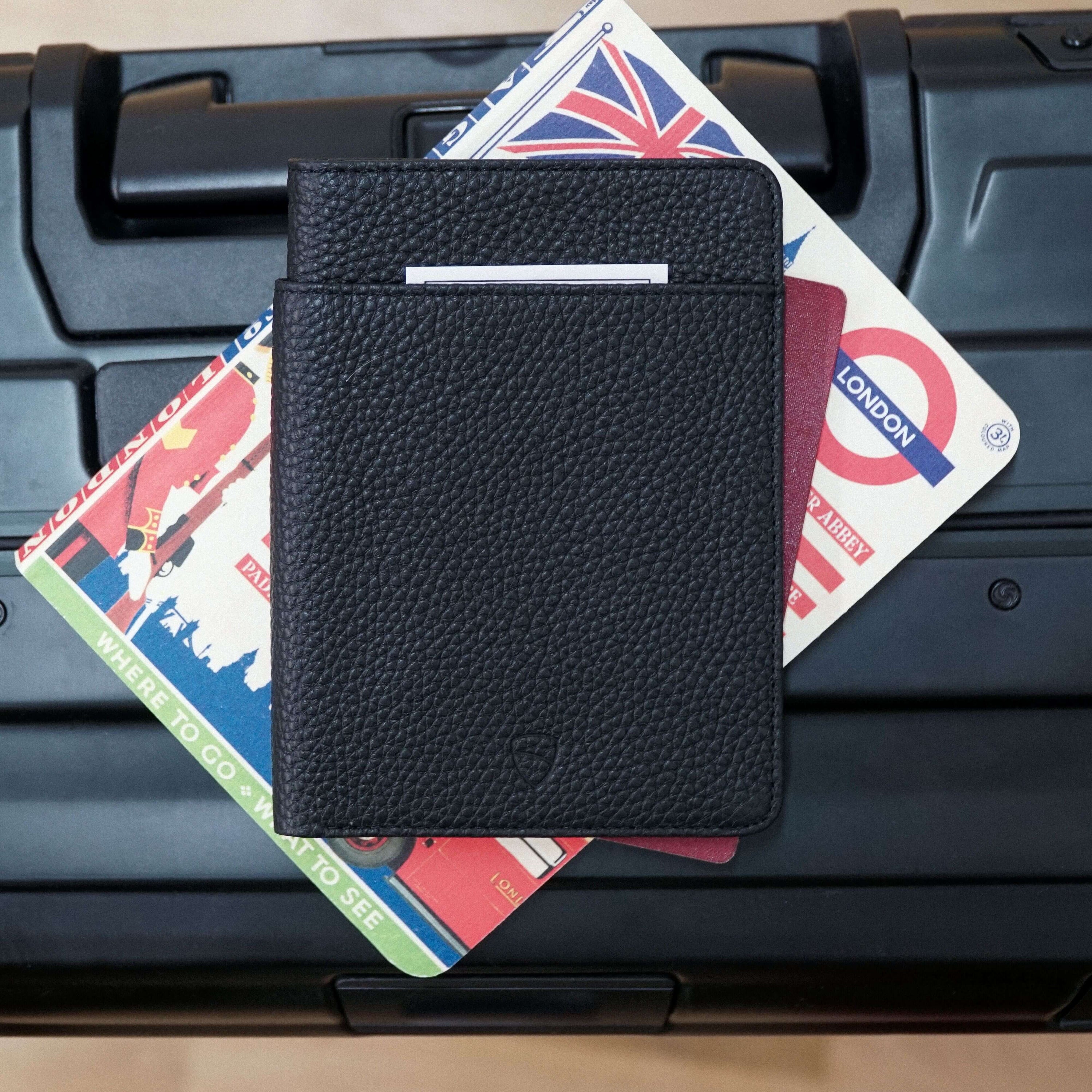 KENSINGTON Passport Wallet made of premium Italian leather, featuring RFID protection and multiple compartments for travel essentials.