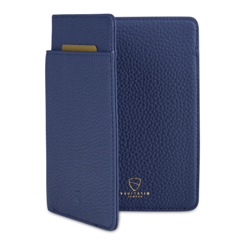 KENSINGTON Passport Wallet made of premium Italian leather, featuring RFID protection and multiple compartments for travel essentials.