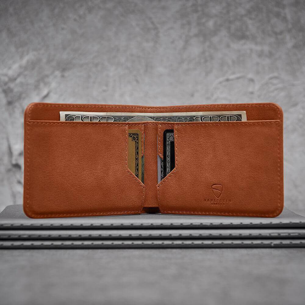 MANHATTAN ID Card Wallet made of top grain Italian leather with RFID protection and ID window.