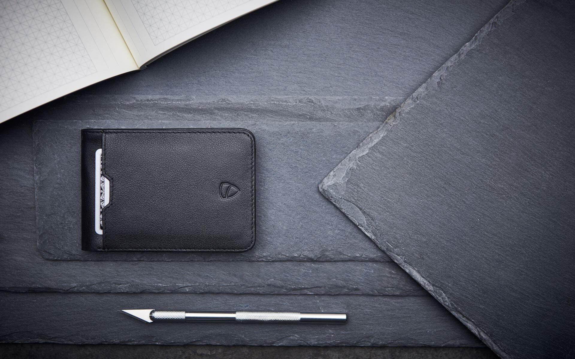 MANHATTAN ID Card Wallet made of top grain Italian leather with RFID protection and ID window.