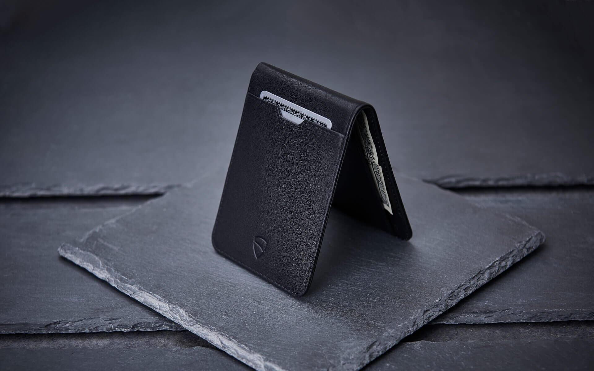 MANHATTAN ID Card Wallet made of top grain Italian leather with RFID protection and ID window.