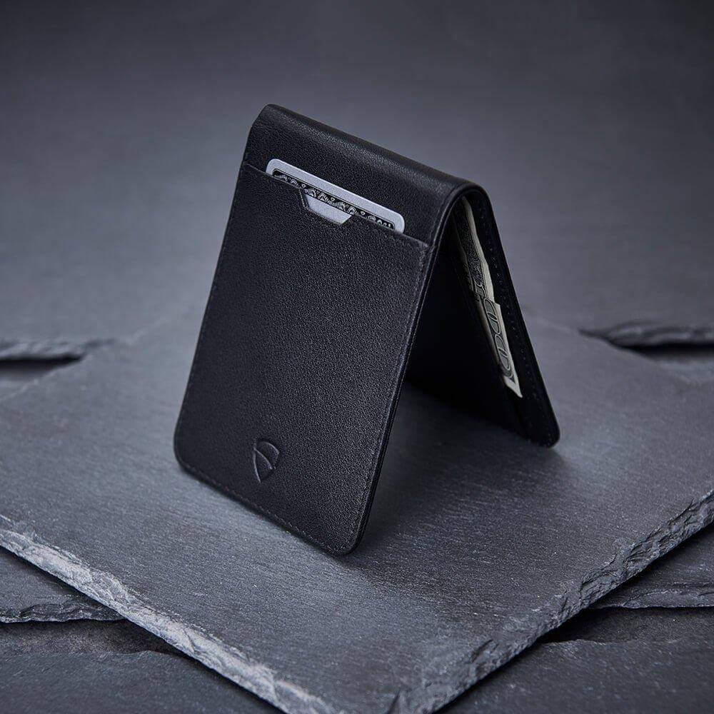 MANHATTAN Wallet made of top grain Italian leather, showcasing its sleek design and RFID-blocking technology.