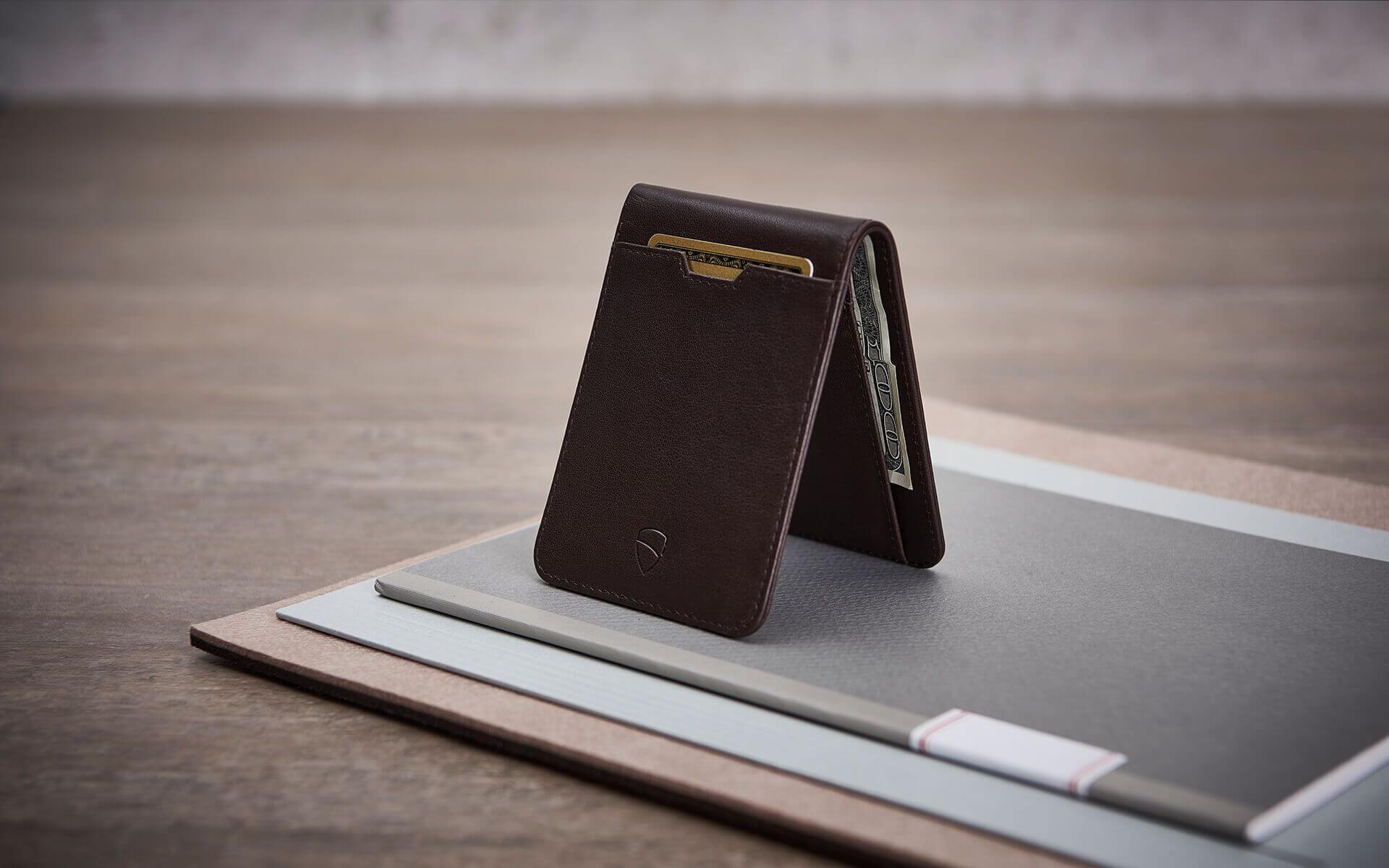 MANHATTAN Wallet made of top grain Italian leather, showcasing its sleek design and RFID-blocking technology.