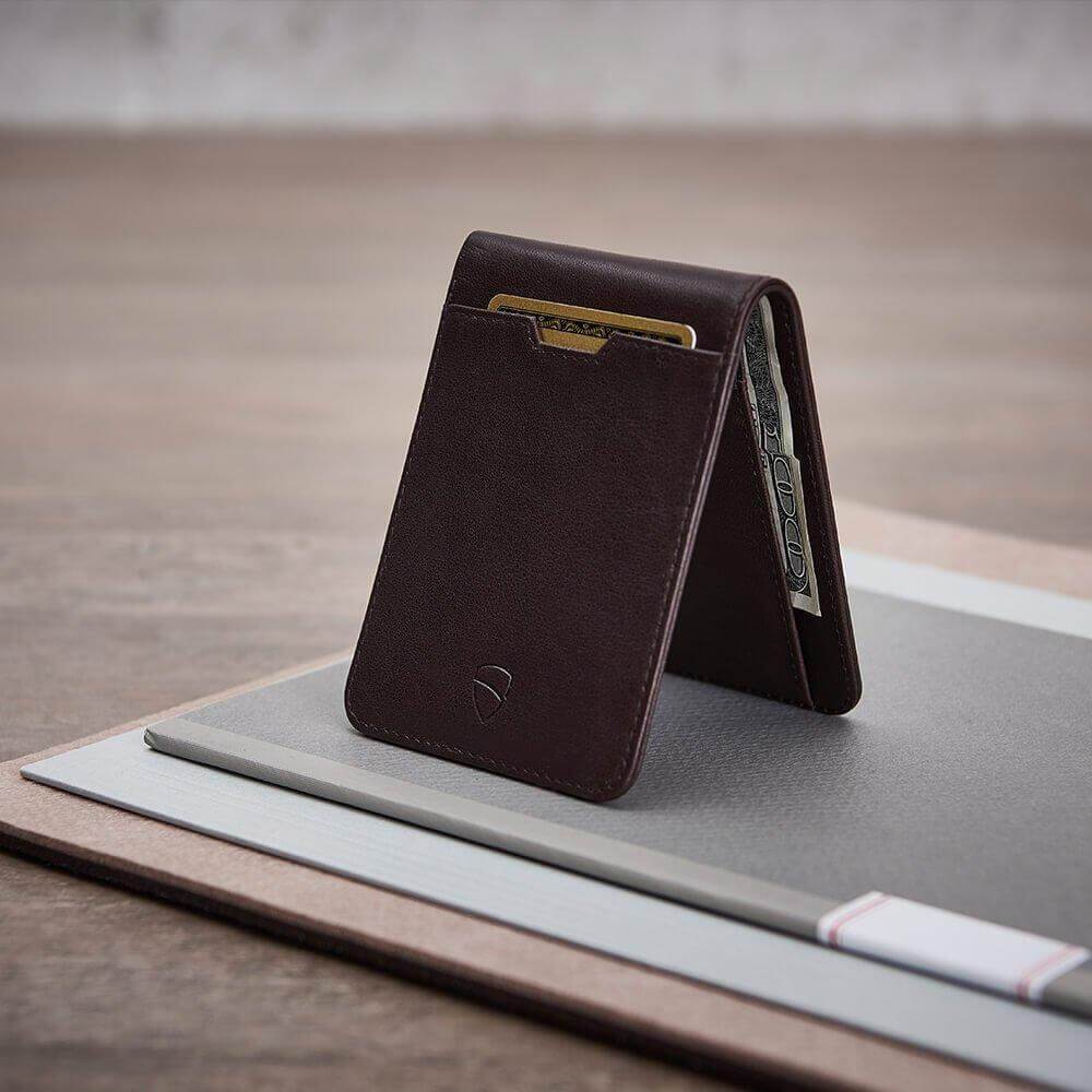 MANHATTAN Wallet made of top grain Italian leather, showcasing its sleek design and RFID-blocking technology.