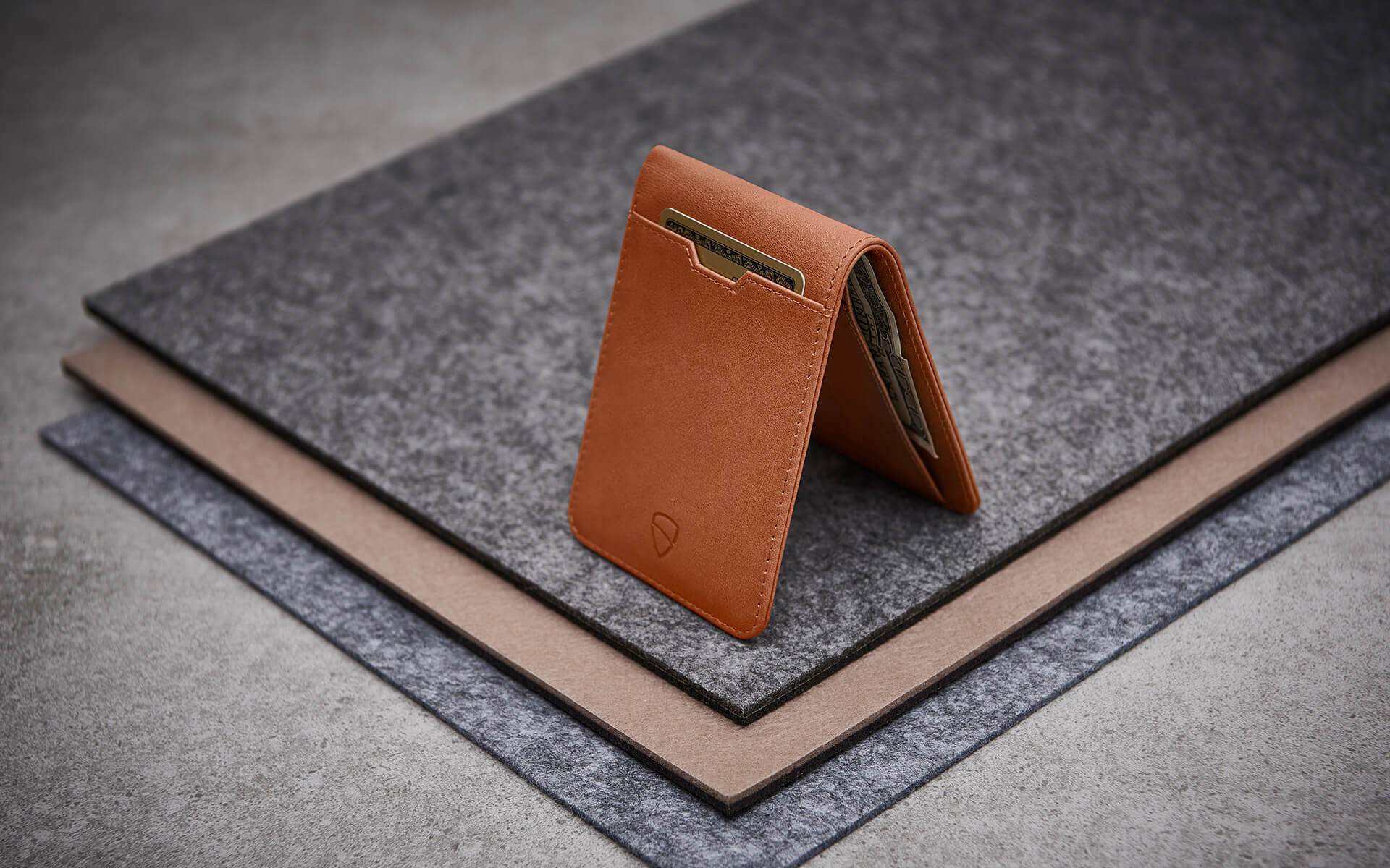 MANHATTAN Wallet made of top grain Italian leather, showcasing its sleek design and RFID-blocking technology.