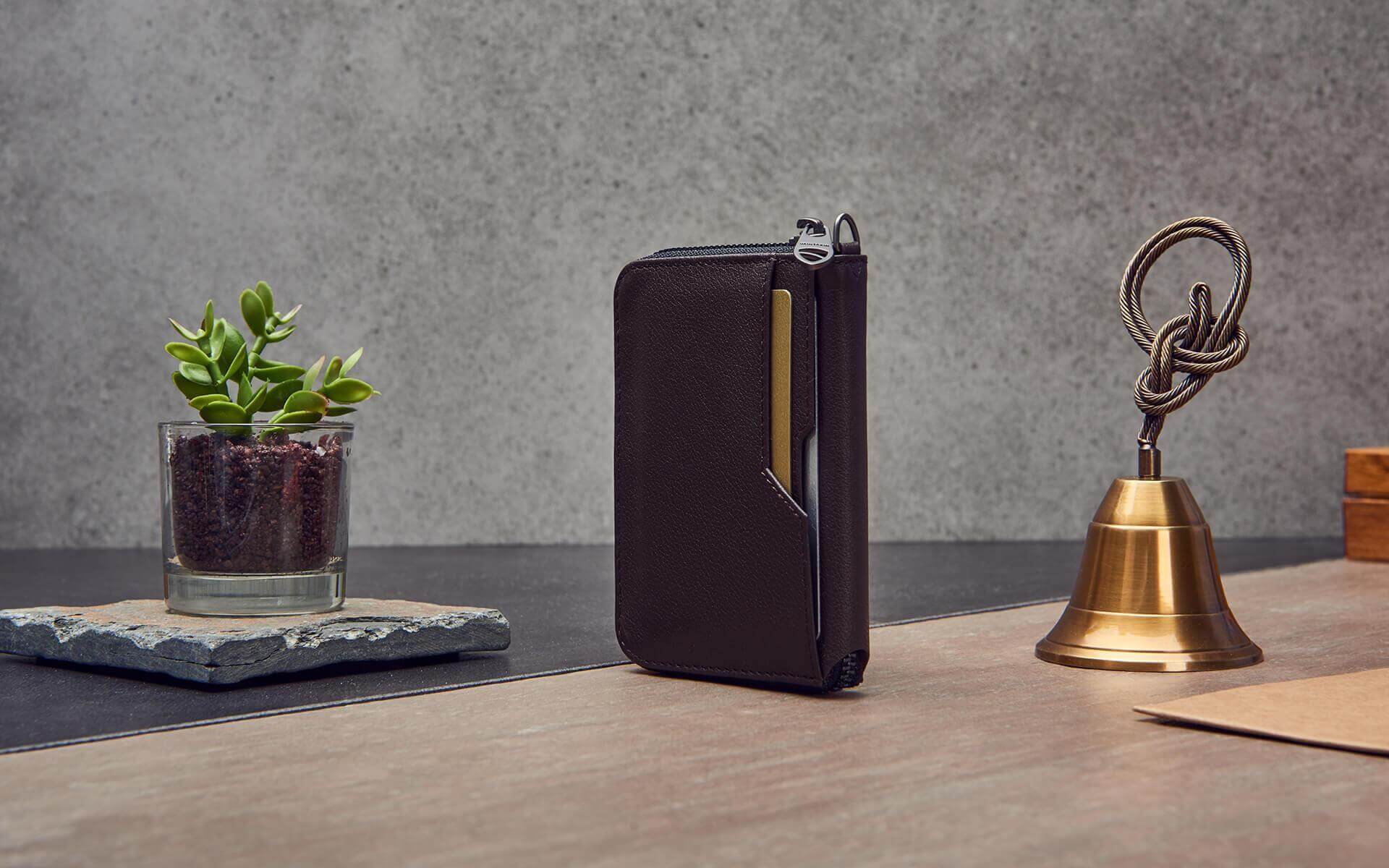 NOTTING HILL Zipper Wallet made from premium Italian leather, featuring a YKK zipper and RFID-blocking technology, available in multiple colors.