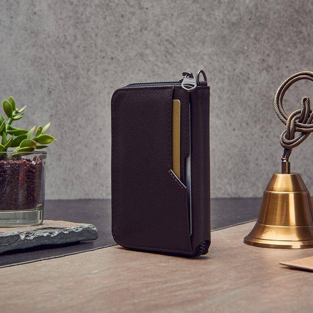 NOTTING HILL Zipper Wallet made from premium Italian leather, featuring a YKK zipper and RFID-blocking technology, available in multiple colors.