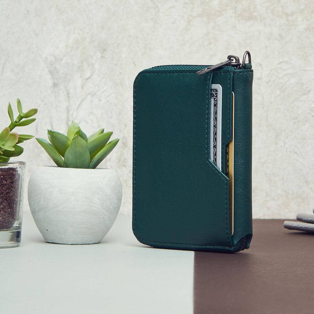 NOTTING HILL Zipper Wallet made from premium Italian leather, featuring a YKK zipper and RFID-blocking technology, available in multiple colors.