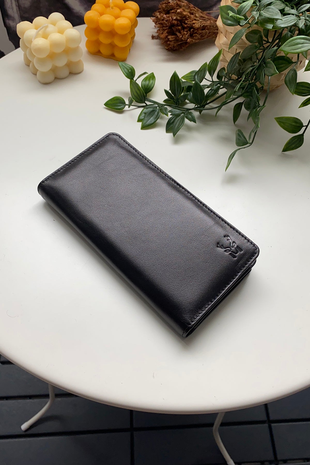 Boston Genuine Leather Wallet featuring a phone socket and multiple compartments in a stylish design.