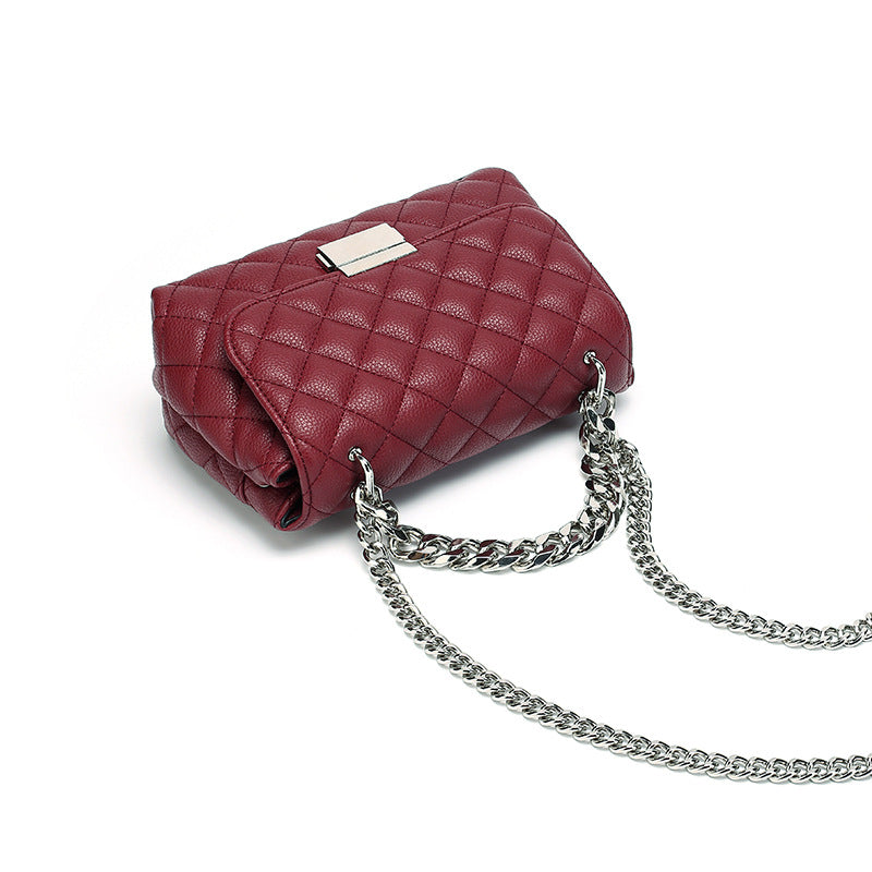 British Style Chain Messenger Bag featuring a stylish rhombus pattern, durable polyester lining, and a trendy chain handle, perfect for young women.